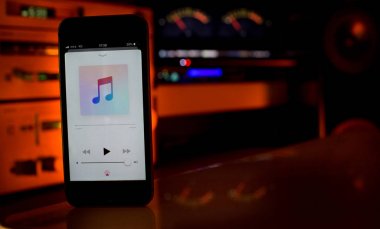 Akıllı telefon ile kontrol edilen ses sistemi