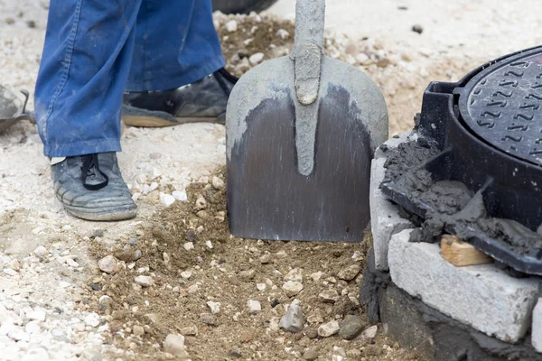 Construction worker doing manhole installation — Stock Photo, Image