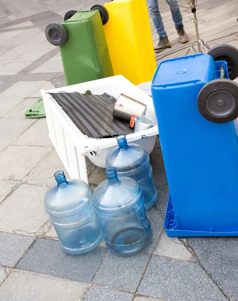 Śmietnik i odpady na ulicy — Zdjęcie stockowe