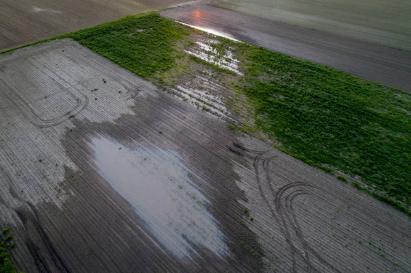 Blick von oben auf überflutetes landwirtschaftliches Feld — Stockfoto