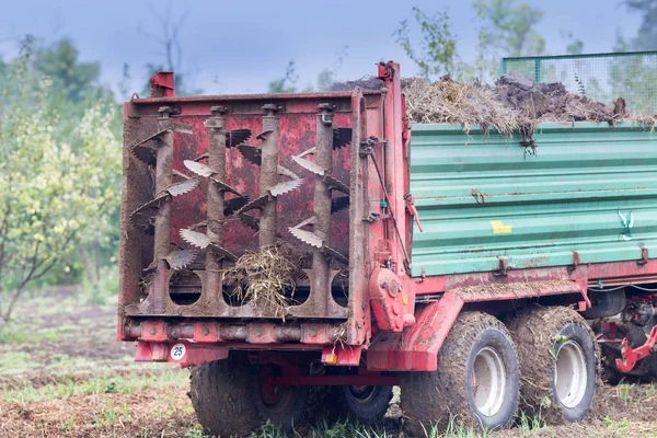 Tractor fertilizing field with dunk — Stock Photo, Image