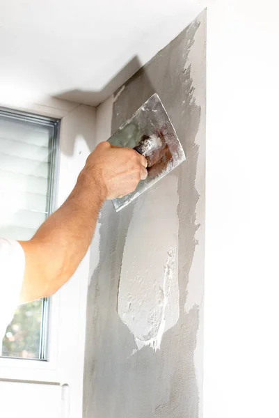 House painter skimming wall — Stock Photo, Image