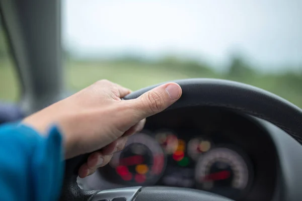 Close Hand Holding Steering Wheel While Driving — Stock Photo, Image