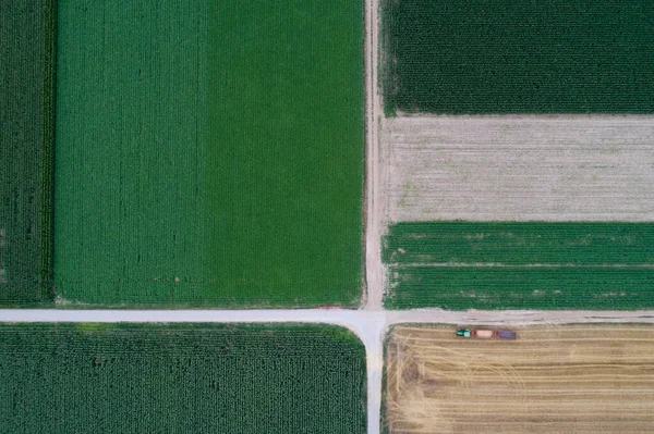 Letecký Snímek Zemědělského Pole Různými Kulturami Barvami Geometrickém Tvaru — Stock fotografie