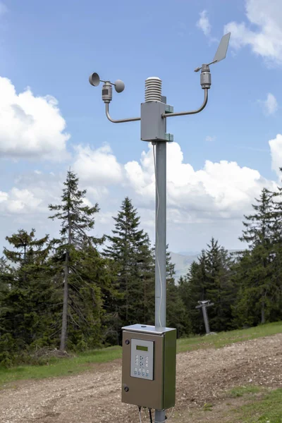 Automatická Meteorologická Stanice Pro Monitorování Ovzduší Tlak Vlhkost Teplotu Rychlost — Stock fotografie