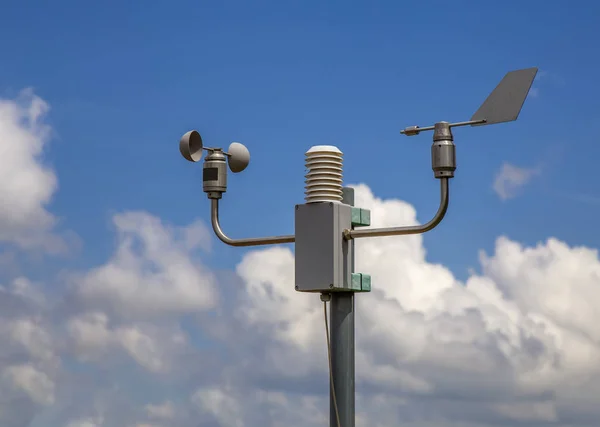 Anemometre Rüzgar Vane Ile Meteorolojik Sistem Istasyonu Ortam Havası Basınç — Stok fotoğraf