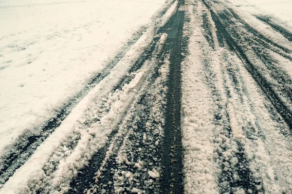 Nieve Carretera Invierno Con Rastros Neumáticos Coche Estilo Vintage —  Fotos de Stock