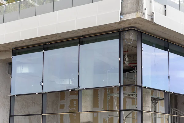 Instalación Ventanas Vidrio Gran Tamaño Edificio Oficinas Multicomercial — Foto de Stock
