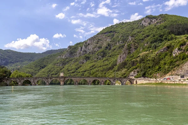 Μεχμέτ Πασάς Sokolovic Παλιά Οθωμανική Πέτρινη Γέφυρα Στον Ποταμό Ντρίνα — Φωτογραφία Αρχείου