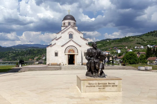 Pomník Petar Petrovič Njegosh Náměstí Andricgrad Před Kostelem Svatého Lazara — Stock fotografie