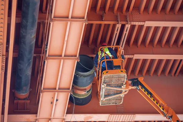 Workers Installing District Heating Pipes Metal Bridge Big Pipeline Installation — Stock Photo, Image