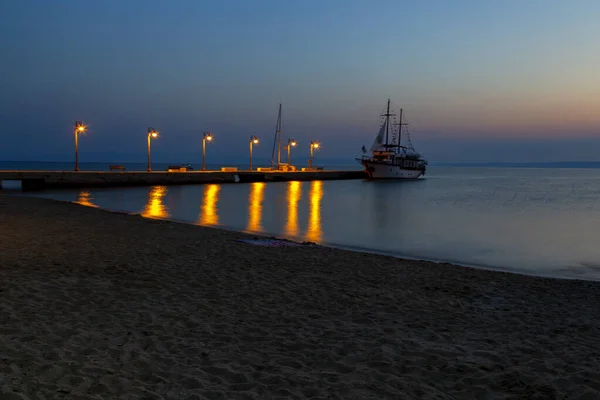 日の出時のペフコホリ桟橋 — ストック写真