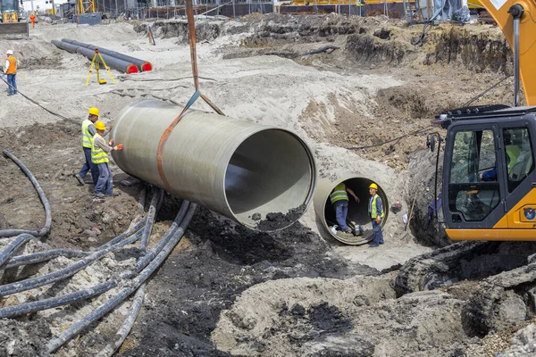 Colocación de tubos de gran diámetro —  Fotos de Stock