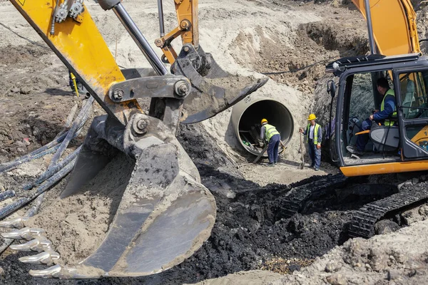 Costruzione di tubazioni e letto di trincea — Foto Stock