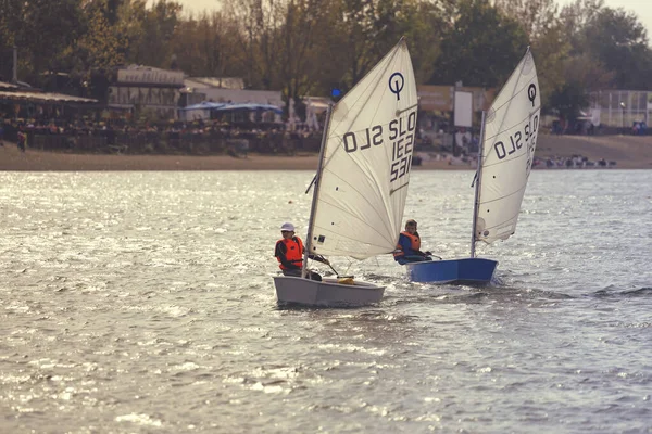 Enfants à l'école de voile 2 — Photo