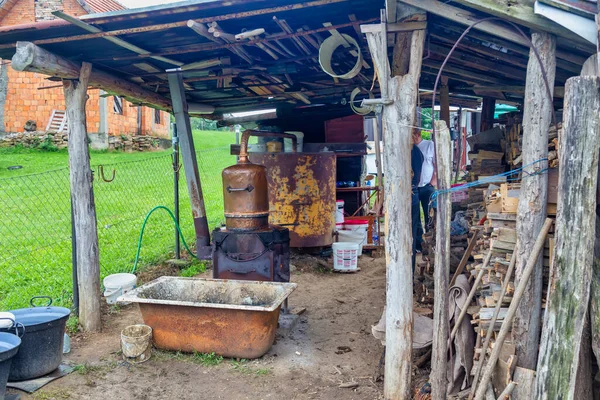 Aparelhos Destilação Para Produção Rakija Slivovitz Aguardente Ameixa Bebida Alcoólica — Fotografia de Stock