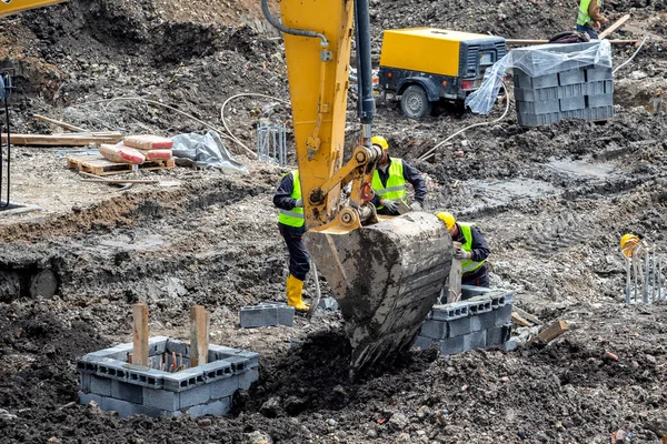 Equipes Trabalho Realizam Trabalhos Escavação Solo Canteiro Obras Escavação Para — Fotografia de Stock
