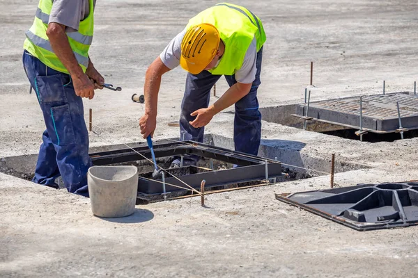 Workers Installing Ductile Iron Covers Protecting Underground Telecommunications — Stock Photo, Image