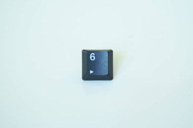 beyaz zemin üzerine düğme