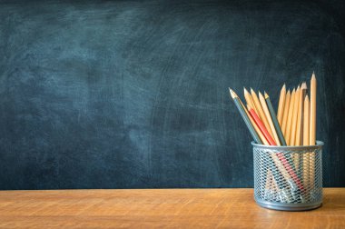 Eğitim, kavram okula geri. Tebeşir tahtası, Kalem, Kırtasiye ile Okul Malzemeleri Sınır Afiş