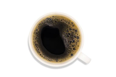 Beyaz arka plan üzerinde izole beyaz bir fincan sıcak taze siyah kahve üst görünümü. Kırpma yolu.