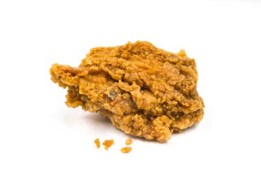 Lezzetli, sıcak ve kızarmış tavuk. Beyaz arka planda izole edilmiş..