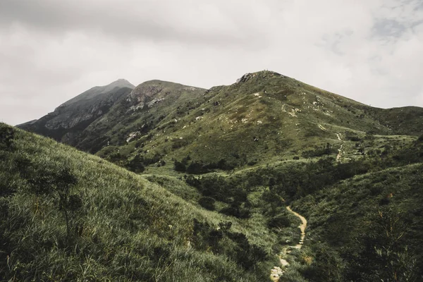 Senderismo a la cima de la montaña. Pico Lantau, Hong Kong — Foto de Stock