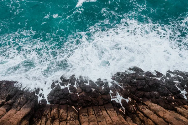 Дикое Каменистое Место Вид Воздуха Морские Волны — стоковое фото