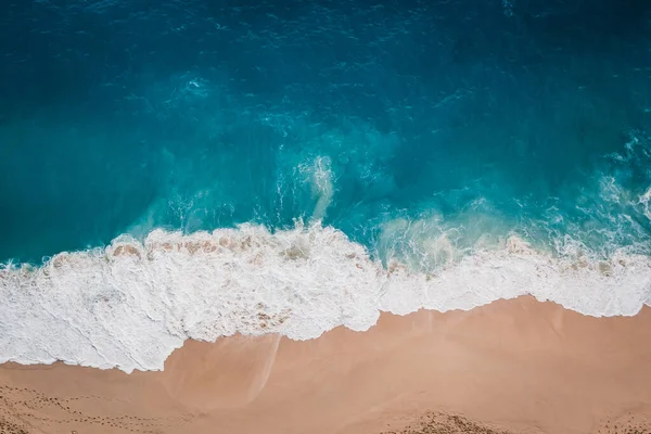 Utsikt Över Havet Och Den Vilda Stranden Ovanifrån — Stockfoto