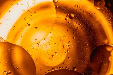 Su soyut arka plan renkli yağ damlaları, suda renkli kabarcık yağı