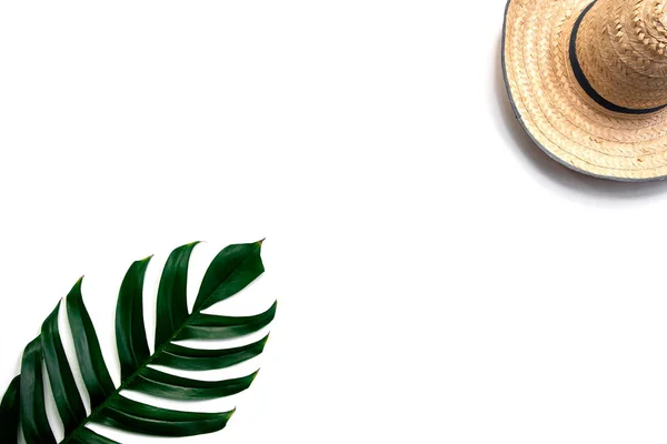 Hoja Tropical Verde Sombrero Paja Aislado Sobre Fondo Blanco Imagen de archivo