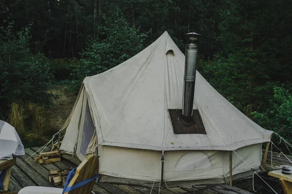 Éjszaka Camping a sátorban a tó a Köztársaság Karelia — Stock Fotó