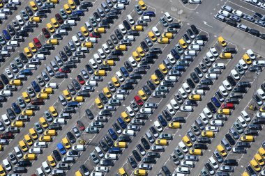 bir otopark havadan görüntü