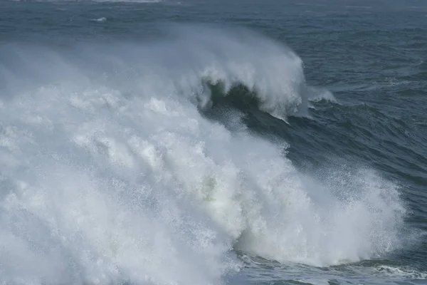 Istantanea Onda Che Infrange Nel Mare — Foto Stock