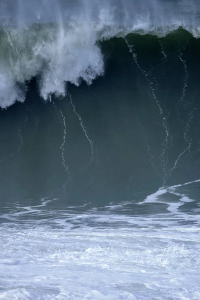 Instantané Une Vague Brisant Dans Mer — Photo