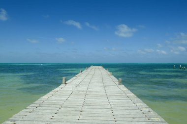Karayip Denizi üzerinde köprü