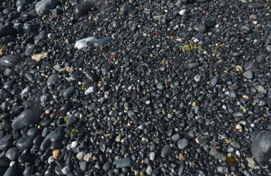 taşlar ile siyah kum görüntü