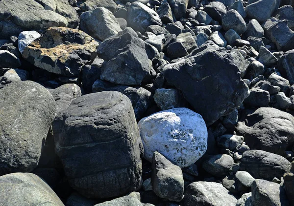 Imagem Areia Preta Com Pedras — Fotografia de Stock