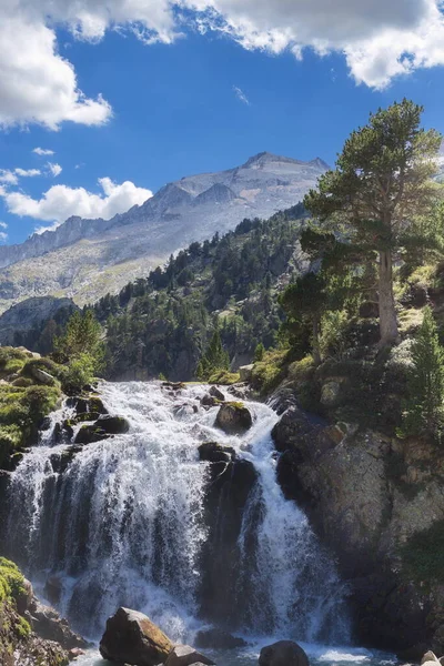 Benasque, Huesca / İspanya; 22 Ağustos 2017. Posets-Maladeta Doğal Parkı bir İspanyol doğal alanıdır. Pireneler 'deki en yüksek iki dağ zirvesini içerir..