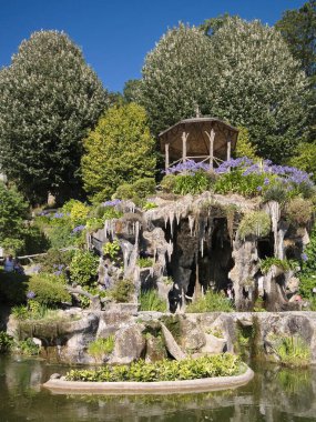 Bom Jesus do Monte, Braga / Portugal; Temmuz. 31, 2012. Başpiskoposların şehri olarak bilinen Braga bir tarihtir. Via Sagrada 'nın merdivenleri cennete yükselişi temsil ediyor ve 577 basamak var. Çoğu yaz için.!