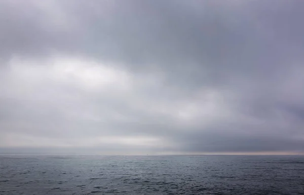Misty Ομίχλη Ωκεανό Τοπίο Στη Μαγιόρκα Της Ισπανίας Μάρτιο — Φωτογραφία Αρχείου