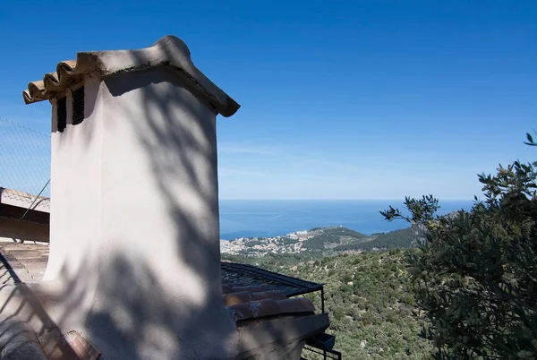 Detalle Techo Pequeño Con Techo Baldosas Vista Mar Las Montañas — Foto de Stock