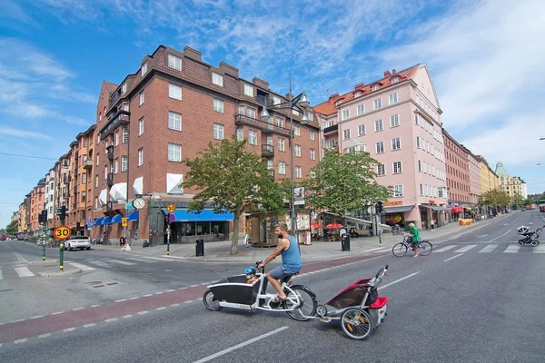 Stockholm Sveç Temmuz 2018 Bisikletçi Çocuk Arabaları Ile Vasastan Sankt — Stok fotoğraf