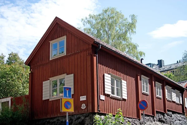 Stockholm Suecia Julio 2018 Viejas Casas Madera Roja Las Colinas — Foto de Stock