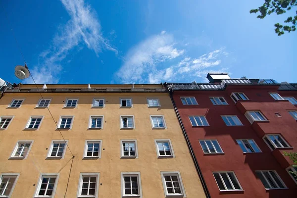Edificios Residenciales Hacia Arriba Cielo Azul Sodermalm Estocolmo Suecia — Foto de Stock