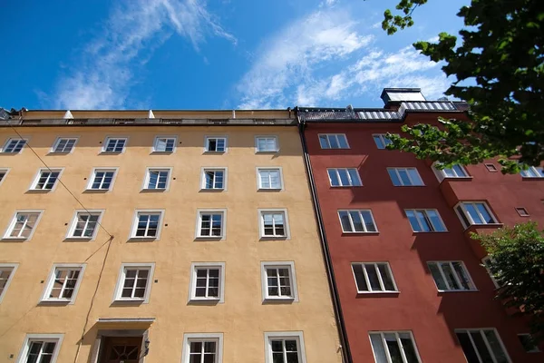 Edificios Residenciales Hacia Arriba Cielo Azul Sodermalm Estocolmo Suecia — Foto de Stock