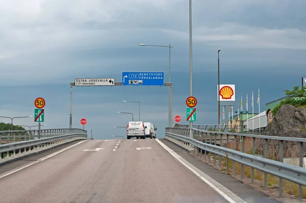 Vanersborg Svezia Luglio 2012 Traffico Che Attraversa Autostrada Con Segnaletica — Foto Stock