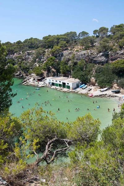 Mallorca Espanha Agosto 2018 Cala Praia Com Turistas Dia Ensolarado — Fotografia de Stock