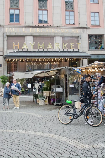 Stockholm Sveç Eylül 2018 Kişiler Tarafından Piyasada Haymarket Hotel Stockholm — Stok fotoğraf