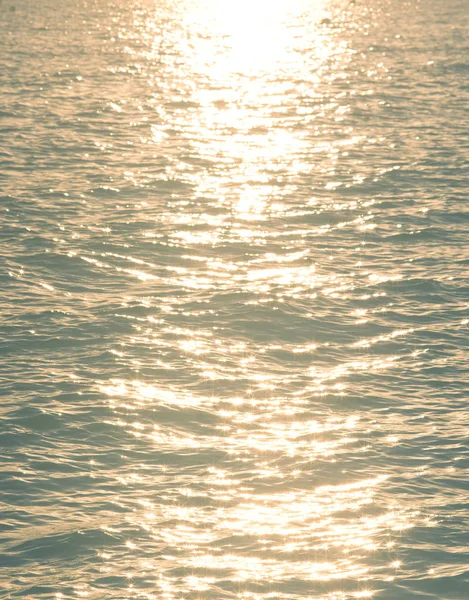 Sol Dorado Con Estrellas Brillantes Fondos Océano Atardecer Una Hermosa —  Fotos de Stock